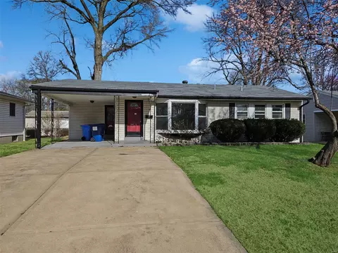 5 Glynn Dr, Florissant, MO 63031