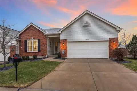 16020 Kerryton Place Dr, Ballwin, MO 63021