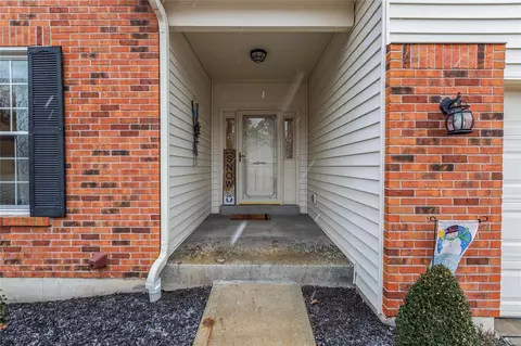 16020 Kerryton Place Dr, Ballwin, MO 63021 photo 2