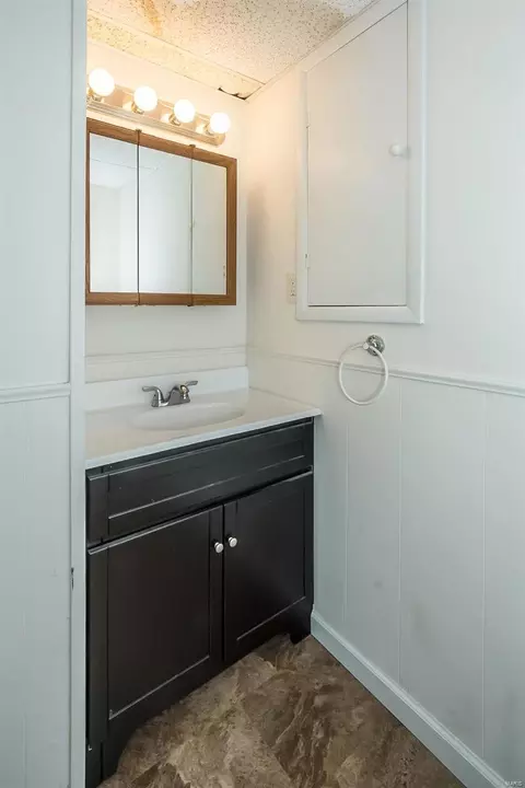 Bath - 1904 Pebble Brook Dr, O'fallon, MO 63366 photo 3 of 3