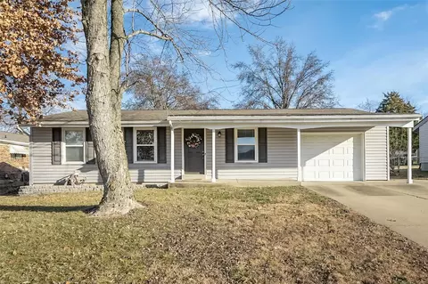1904 Pebble Brook Dr, O'fallon, MO 63366