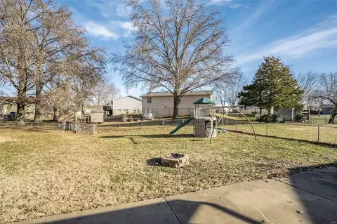 Exterior - 1904 Pebble Brook Dr, O'fallon, MO 63366 photo 6 of 7