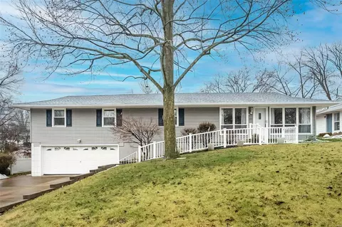 1337 Aloha Dr, Saint Louis, MO 63126