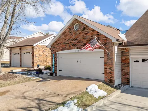 13716 La Conte Ct, Saint Louis, MO 63128