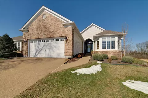 2182 Hawks Landing Dr #G, Lake Saint Louis, MO 63367