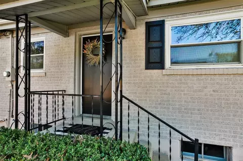 470 Burns Ave, Saint Louis, MO 63122