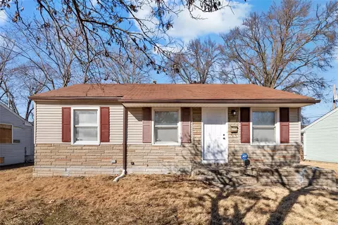 225 Tay Rd, Saint Louis, MO 63137