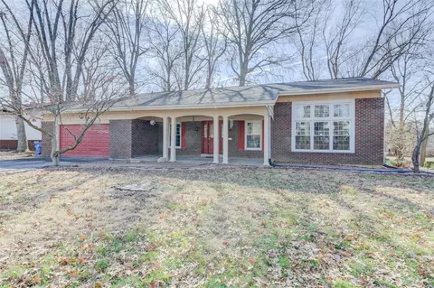 12750 Whispering Hills Ln, Saint Louis, MO 63146