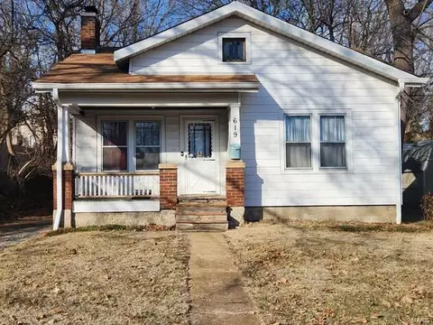 619 Carson Rd, Saint Louis, MO 63135