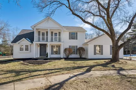16205 Windfall Ridge Dr, Chesterfield, MO 63005