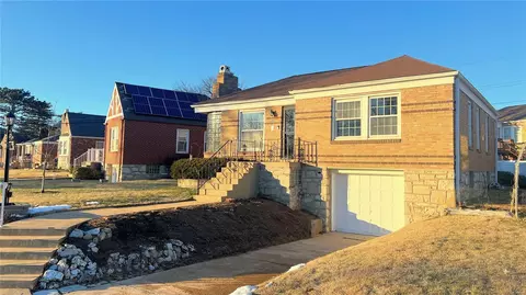 9116 Vasel Dr, Affton, MO 63123 photo 2