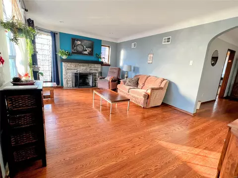 9116 Vasel Dr, Affton, MO 63123 photo 3