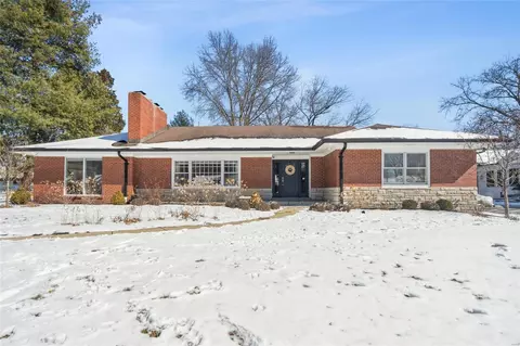 9021 Stonebridge, Saint Louis, MO 63117