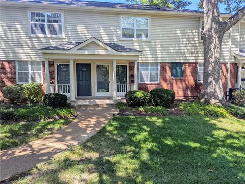 1532 Swallow Dr, Saint Louis, MO 63144