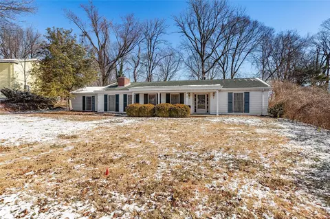 164 Southdown Dr, Chesterfield, MO 63017