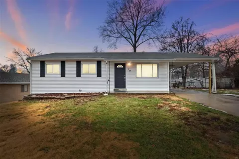 19 Jane Ct, Maryland Heights, MO 63043