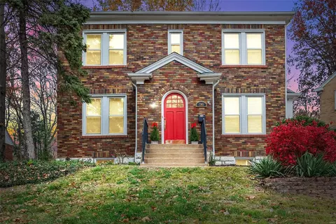 7365 Arlington Dr, Saint Louis, MO 63117