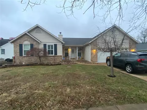 2345 Malibu Dr, Saint Charles, MO 63303
