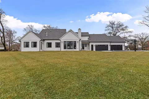 Exterior - 11600 Clayton Rd, Frontenac, MO 63131 photo 5 of 6