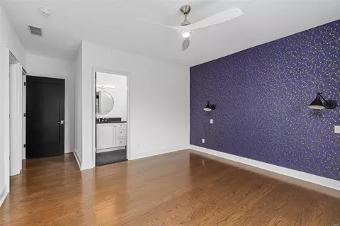 Bedroom - 11600 Clayton Rd, Frontenac, MO 63131 photo 2 of 6