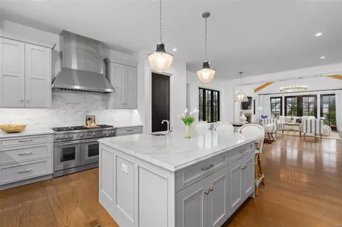 Kitchen - 11600 Clayton Rd, Frontenac, MO 63131 photo 3 of 3