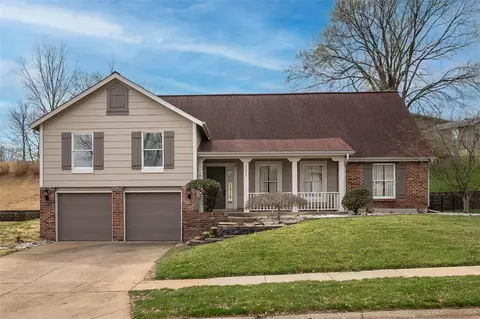 3628 Whispering Ridge Ln, Saint Louis, MO 63129