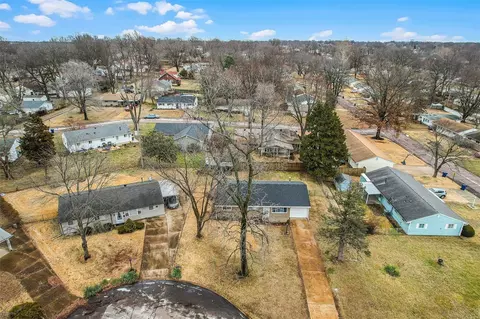 9865 Guthrie Ave, Saint Louis, MO 63134