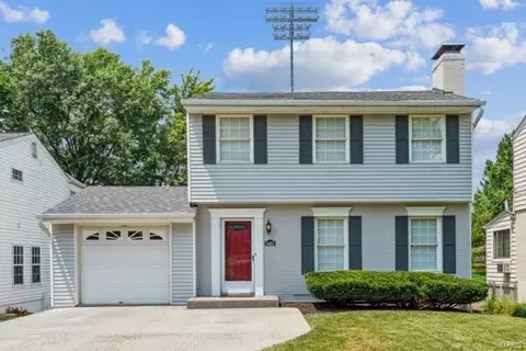 8463 Colonial Ln, Ladue, MO 63124
