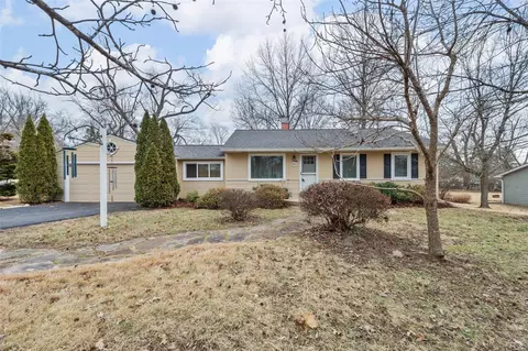206 Lark Hill Ln, Ballwin, MO 63021