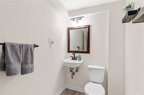 Bath - 206 Lark Hill Ln, Ballwin, MO 63021 photo 2 of 2