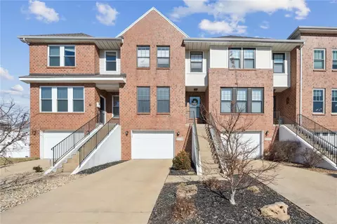 5723 Arsenal St, Saint Louis, MO 63139
