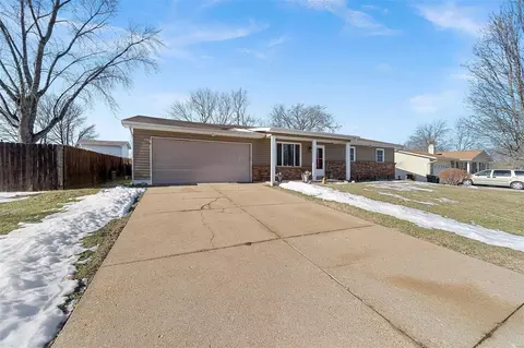 9 Mineral Dr, St. Peters, MO 63376