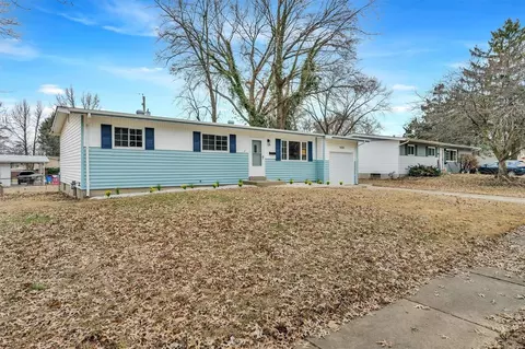 1420 Swan Dr, Florissant, MO 63031