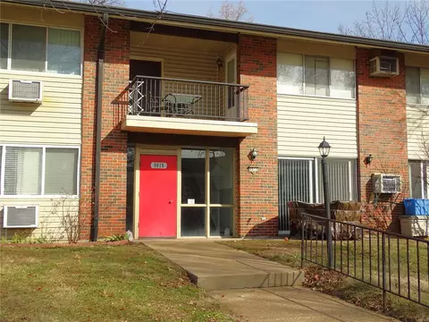 9015 Villaridge Ct #H, Saint Louis, MO 63123