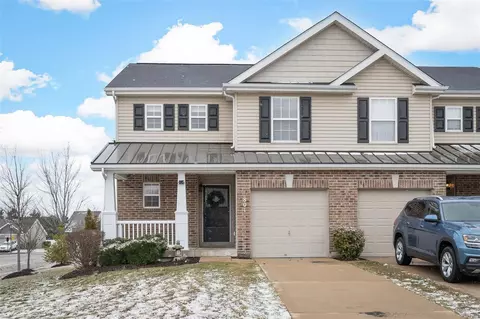 801 Country Field Dr, Lake Saint Louis, MO 63367