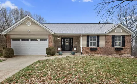 4205 Courtland Ct, Saint Charles, MO 63304