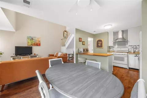 Dining - 342 Devonshire Ct #E, Saint Peters, MO 63376 photo 2 of 5