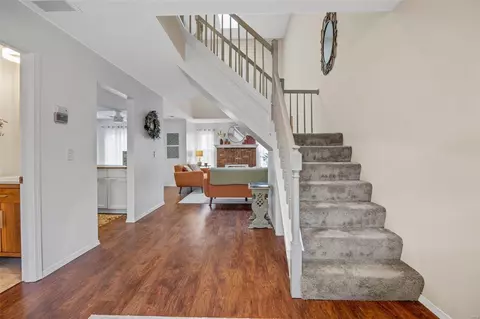 Entry Way - 342 Devonshire Ct #E, Saint Peters, MO 63376 photo 2 of 4