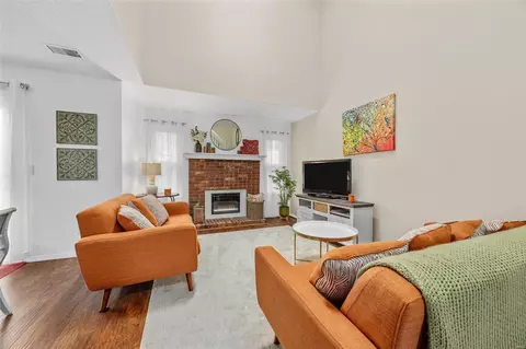 Living - 342 Devonshire Ct #E, Saint Peters, MO 63376 photo 1 of 4