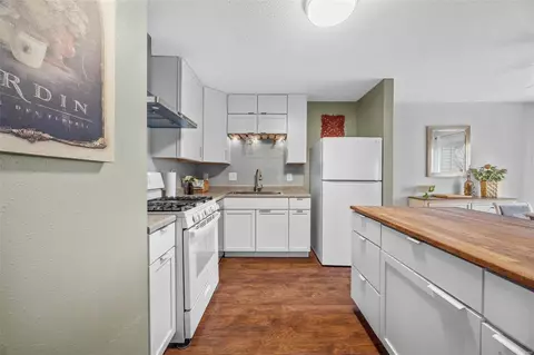 Kitchen - 342 Devonshire Ct #E, Saint Peters, MO 63376 photo 1 of 4