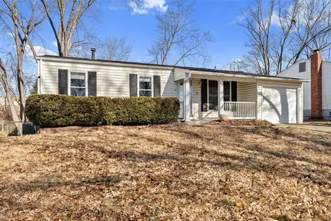 301 Wild Winds Dr, O'fallon, MO 63368 photo 2