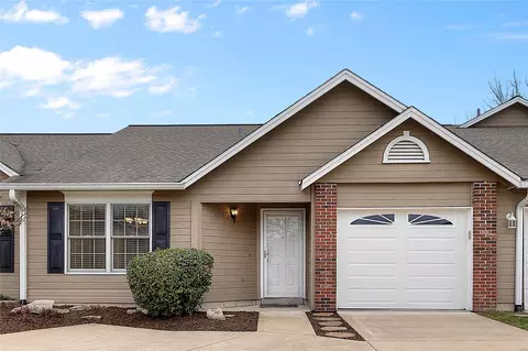 1259 Shirley Ridge Dr, Saint Charles, MO 63304