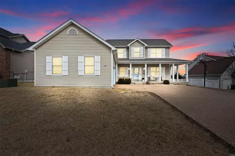 2481 Bear Creek Dr, Wentzville, MO 63385