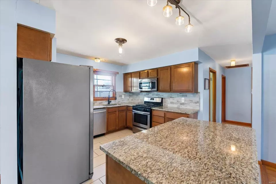 Kitchen - 3945 Comstock Dr, Saint Louis, MO 63123 photo 3 of 8