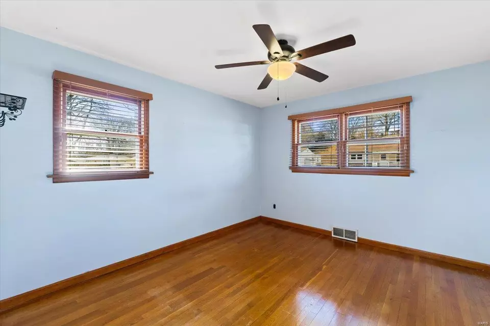 Bedroom - 3945 Comstock Dr, Saint Louis, MO 63123 photo 2 of 5