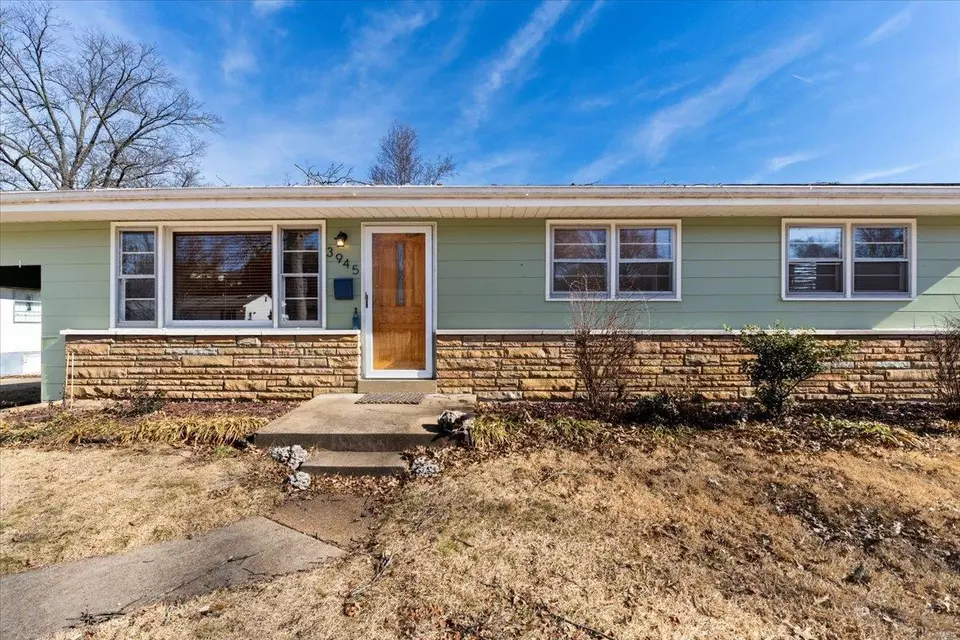 Exterior - 3945 Comstock Dr, Saint Louis, MO 63123 photo 1 of 7
