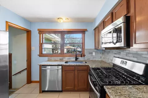 Kitchen - 3945 Comstock Dr, Saint Louis, MO 63123 photo 1 of 8