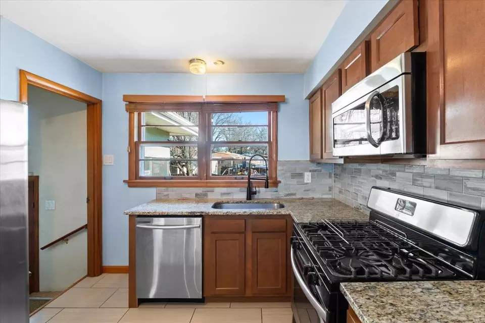 Kitchen - 3945 Comstock Dr, Saint Louis, MO 63123 photo 1 of 8