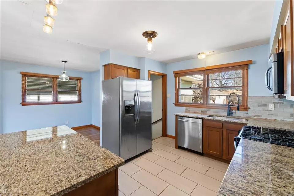 Kitchen - 3945 Comstock Dr, Saint Louis, MO 63123 photo 2 of 8