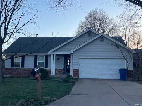 313 Whispering Woods Dr, St. Peters, MO 63304